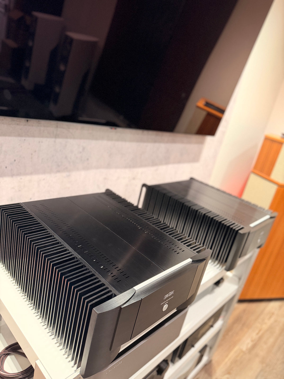 Mark Levinson No536 Mono Power Amplifier Used Trade-in (Pair)