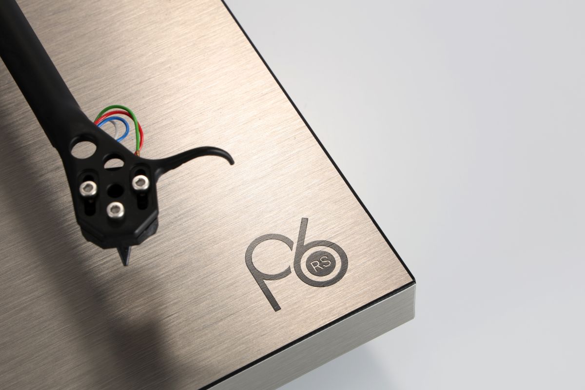 Rega Planar 6 RS AFC with Fono MC MK4 Phono Preamplifier and Ania MC Cartridge close-up of tonearm and platter.