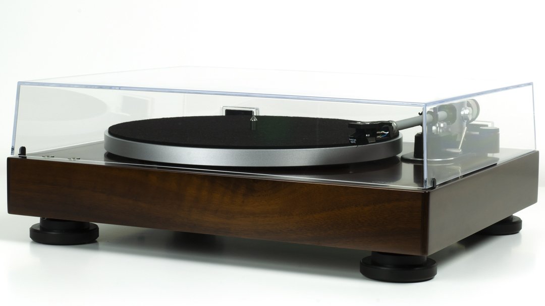 Music Hall Classic Turntable with and Built-In Phono Amp and Ortofon 2M Red Cartridge Bundle - Safe and Sound HQ
